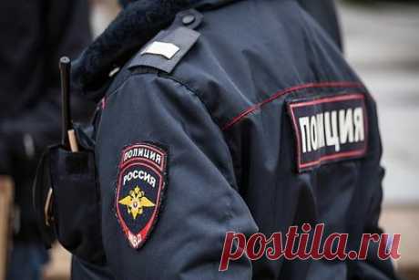 Директор омской школы заявила в полицию на участников СВО. Директор омской школы № 87 Марина Коваленко заявила в полицию на участников специальной военной операции (СВО) после обвинений в отказе установить памятную доску военнослужащему, не вернувшемуся из зоны спецоперации. Об этом сообщает «Ъ-Сибирь» со ссылкой на пресс-секретаря главы города Галину Назарову.