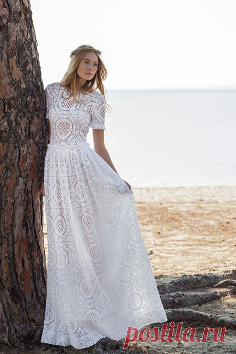 The Christos Costarellos wedding dresses have done it again... The 2016 bridal collection seriously has wowed us with every single breathtaking design.
