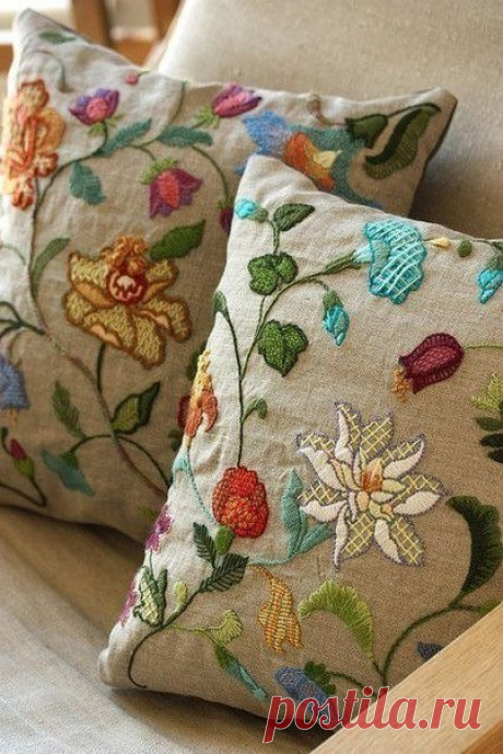 Очаровательно - декоративные подушки, украшенные цветочной вышивкой. Идеи для вдохновения