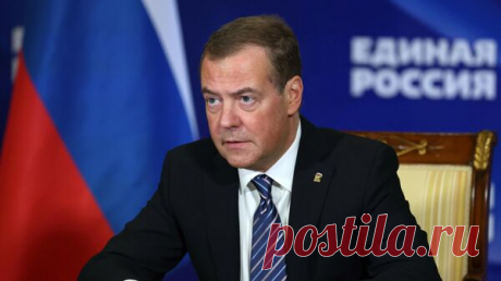 Россия по военной мощи не уступает ни одной стране мира, заявил Медведев