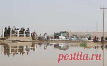 Более 200 человек погибли в Афганистане в результате наводнения. Число жертв наводнения в Афганистане превысило 200 человек.