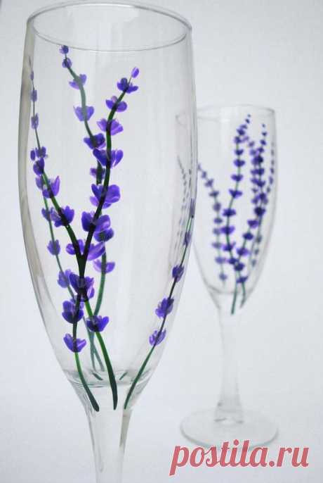 $15.00 · Nicht vorrätig · Sweet little lavender buds to enjoy with your bubbly. I've hand-painted delicate stems of lavender with non-toxic glass paint. The flutes are dishwasher safe and are perfect for everyday toasting! In…