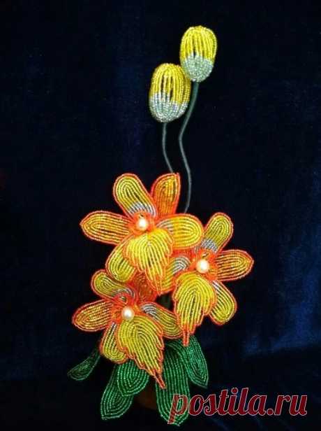 Прекрасная орхидея из бисера
