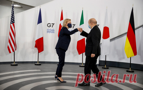 Главы МИД Британии и Франции призвали дать отпор Росссии. Главы МИД Великобритании и Франции Элизабет Трасс и Жан-Ив Ле Дриан в ходе встречи на полях саммита G7 призвали противостоять агрессорам, «таким как Россия».