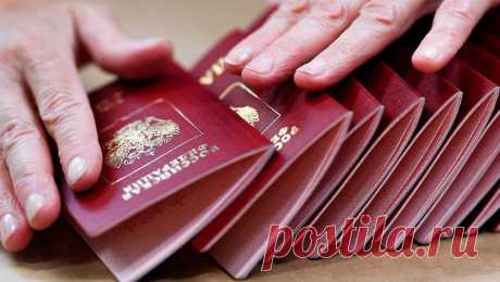 Россияне ответили, готовы ли они отказаться от бумажных документов в пользу цифровых. Почти половина опрошенных (40%) россиян не доверяют цифровым документам, показал опрос kp.ru. В нем приняли участие 8,9 тыс. человек. Согласно исследованию, еще 18% не против перевести не самые важные документы, например, выписки, ...