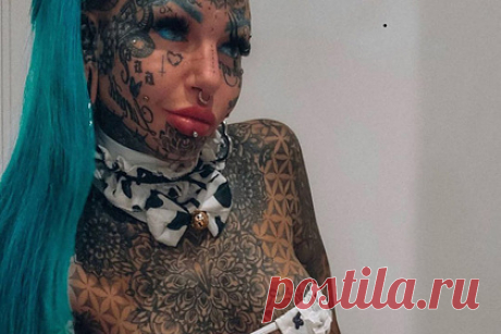 Модель с тату во все тело показала новый рисунок в честь Сатаны. Популярная австралийская блогерша, на тело которой нанесено более 600 татуировок, показала новый рисунок в честь Сатаны. 26-летняя модель Эмбер Люк (Amber Luke) объяснила в своем Instagram, что отождествляет себя с движением людей, которые поклоняются дьяволу, потому что он поощряет индивидуализм.