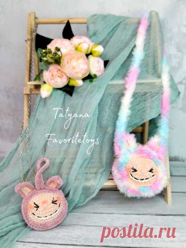 PDF Сумочка Лабубу крючком. FREE crochet pattern; Аmigurumi toy patterns. Амигуруми схемы и описания на русском. Вязаные игрушки и поделки своими руками #amimore - плюшевый монстрик Лабубу крючком, маленькая сумочка в виде милого монстра из плюшевой пряжи.