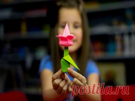 Оригами из бумаги для детей — ТОП лучших поделок своими руками Мы рассмотрим оригами из бумаги для детей. Они способствуют развитию мелкой моторики, воображению и творчества. Пингвин в технике оригами из бумаги готов.