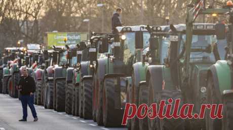 Недалеко от Штутгарта порядка 200 тракторов заблокировали движение по автобану. Немецкие фермеры приблизительно на 200 тракторах на несколько часов остановили движение на автобане в сторону Штутгарта — столицы федеральной земли Баден-Вюртемберг. Читать далее