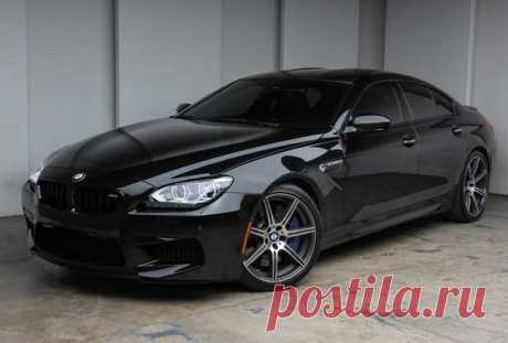 BMW M6 Gran Coupe  Двигатель: 4.4 V8 Мощность: 560 л.с. Крутящий момент: 680 Нм Макс.скорость 250 км/ч Разгон до сотни: 4.2 сек Привод: Задний  Масса: 2009 кг