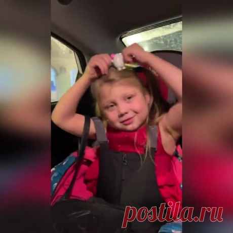 Отбеливатель. Все пятна ушли, а цвет стал просто невероятный, как будто вещь с магазина. Кухонные полотенца и подобные вещи, где преобладают жирные пятна, отстирает горчица. 2 ст.л. горчичного порошка развести в литре горячей воды и дать настояться. Процедить, развести . 