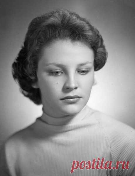 Эльза Леждей, 19 февраля, 1933 • 12 июня 2001
