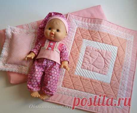 Постелька и пижамка сшитые для куклы Даши на заказ.

Подробнее у меня в блоге https://o-chudo.blogspot.com/2014/12/blog-post_3.html