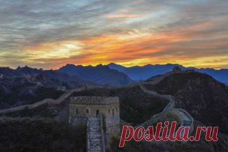 Великая Китайская стена — участок Цзиньшаньлин. Самым древним и менее реставрированным считается участок Великой Китайской стены Цзиньшаньлин на территории города Чэндэ провинции Хэбэй.