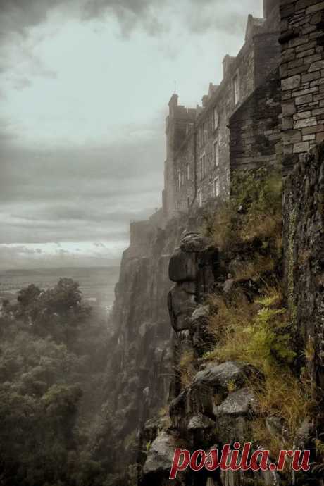 Misty Stirling Wall by Fraser Hetherington on Fivehundredpx
Stirling Castle, Stirlingshire, Scotland