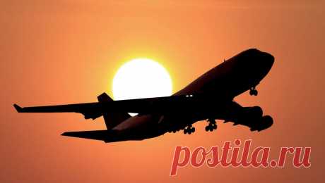 В Белграде самолет при взлете получил пробоину в фюзеляже. Самолет Air Serbia задел огни взлетно-посадочной полосы (ВПП) в аэропорту Белграда и получил пробоину в фюзеляже. Об этом пишет газета Tango Six. По данным мздаия, инцидент случился с самолетом Embraer 195LR, который вылетал в ...