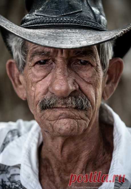 Портрет пожилого мужчины из провинции Пинар-дель-Рио, Куба. Фотограф – Арсений Герасименко: nat-geo.ru/community/user/49941/.