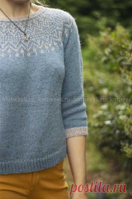Новинка с сайта knitweek.ru Очаровательная модель женского свитера"Джэй"с круглой жаккардовой кокеткой спицами .