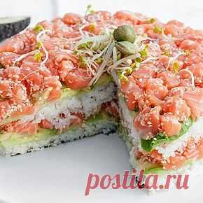 Суши-торт из авокадо, огурца и лосося | Maiden.com.ua
