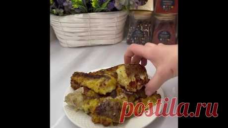 Вкуснейшая рыбка
Таким вариантом приготовления можно готовить рыбу хек или минтай. От рыбы очистить плавники,чешую,внутренности и замариновать в молоке,по вкусу добавить соль и смесь 5перцев.
Оставляю в маринаде на 2 часа,после окунаю в кляр и обжариваю на огне чуть ниже среднего. 
Показать ещё