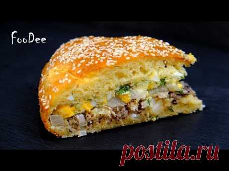 1 минута и воздушное ТЕСТО для пирога готово! Побалуйте семью вкусным рыбным пирогом! - YouTubeМука – 200 гр
Сметана 10%  – 200 гр
Майонез 30% - 200 гр (можно взять только сметану 400 гр)
Яйцо – 2 шт.
Сахар – 1 ч.л.
Соль – 0,5 ч.л.
Разрыхлитель – 10 гр Начинка:
Рыбные консервы – 1 банка (жидкость слить)
Яйцо отварное – 2 шт.
Лук – 1 шт.  (для маринования лука: уксус яблочный 6% - 2 ч.л., сахар – 1/3 ч.л.)
Укроп – небольшой пучок
Кунжут – 1 горсть
