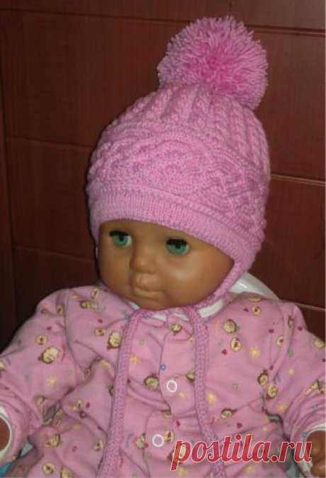 Теплая шапочка для девочки спицами «Карамелька» - Колибри Для зимнего периода отлично подойдет эта шапочка с функциональными ушками-завязками и помпоном. Помп