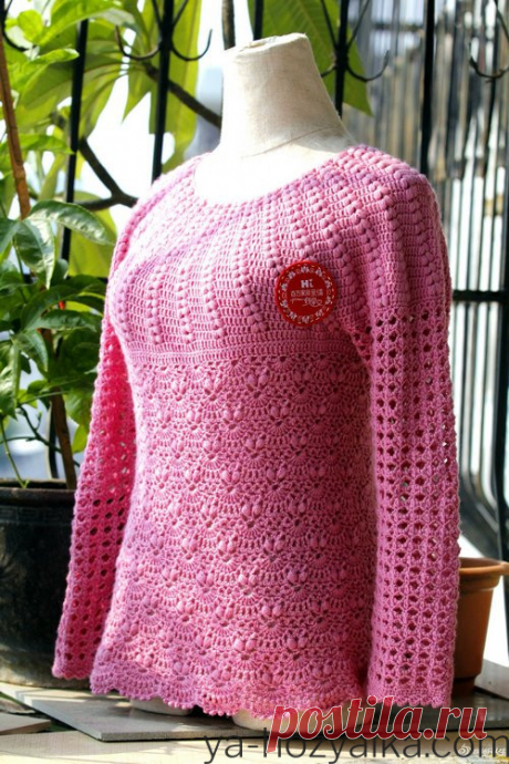 Розовый пуловер с круглой кокеткой