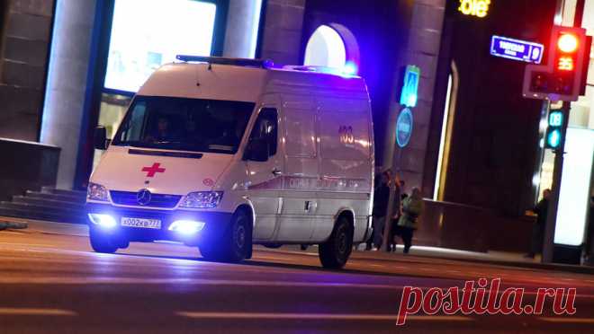 В Москве мужчина попал в больницу с отеком мозга после конфликта с подростком-скейтером. В Москве госпитализировали мужчину, который поссорился на улице со скейтбордистом. Об этом сообщает РЕН ТВ со ссылкой на собственный источник. По данным инсайдера, все произошло 13 ноября на улице Остоженка. 50-летний мужчина ...
