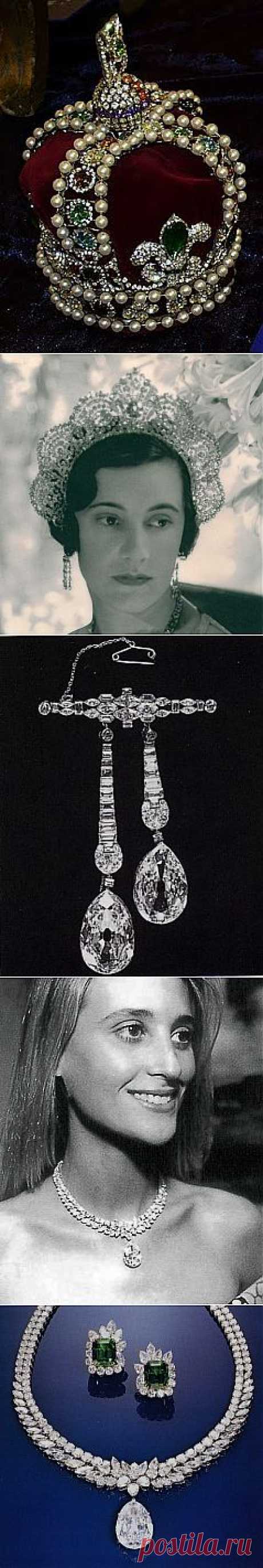 История бриллиантов Аркот.. Алмазы Аркота получили своё название от имени одного из трёх Аркотских набобов, правивших индийским княжеством Карнатик в период 1761-1818 годов. В 1777 году набоб Аркота  (Индия) Азим-уд-Даула подарил королеве Шарлотте, супруге короля Великобритании Георга III, пять бриллиантов, самый большой из которых представлял собой драгоценный камень овальной формы в 38,6 карата.