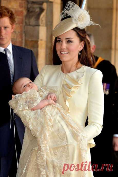 Kate Middleton In Alexander McQueen With Prince George At His Christening, October 2013 - Kate Middleton Fashion Moments | InStyle UK