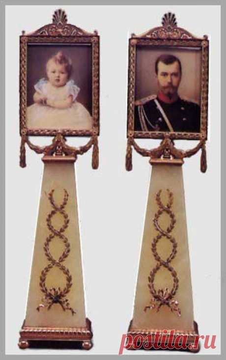 Two Faberge miniature stands belonging to the Empress Alexandra. These are from the Mauve Room and are now in the Virginia Museum of Art. They show Nicholas II and their first child, Olga | Elena Perekina приколол(а) это к доске Фаберже