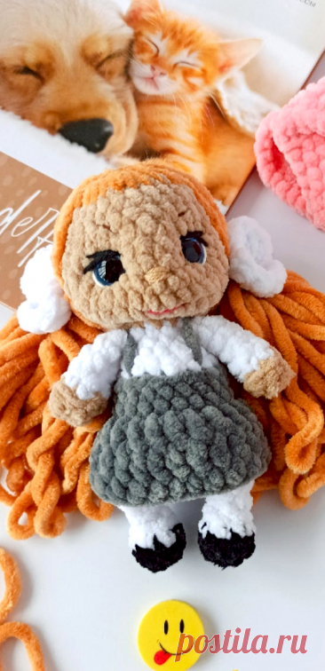 PDF Первоклашка Алёнка крючком. FREE crochet pattern; Аmigurumi doll patterns. Амигуруми схемы и описания на русском. Вязаные игрушки и поделки своими руками #amimore - плюшевая кукла в школьной форме, куколка к школе, школьница из плюшевой пряжи, девочка.