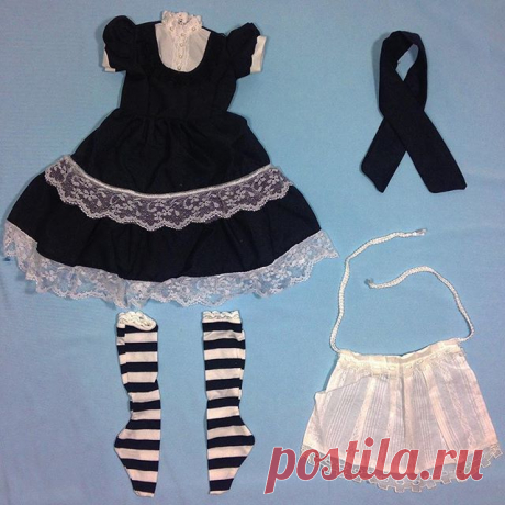 Maid dress black is a cute outfit for your doll. It has a pair of knee sock, black ribbon and of course the maid dress itself.
#bjd #balljointeddoll #bjdsale #maidcostume #maiddress #doll #dolk #dolkus #dolkstation