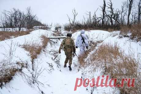 Пожаловавшегося американцам комбата ВСУ понизили. Командира батальона Вооруженных сил Украины (ВСУ), который в интервью газете The Washington Post пожаловался на непрофессионализм солдат и высокие потери, понизили в должности. Уже бывший украинский комбат написал рапорт об увольнении в знак несогласия с таким решением.