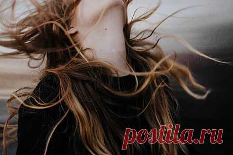 Парикмахер назвала способы избежать электризации волос из-за шапки | Pinreg.Ru