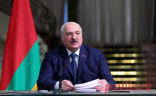 Лукашенко в поздравлении к 9 мая напомнил о «правде Победы» и ужасе войны. Лукашенко поздравил белорусов с Днем Победы и пожелал им счастья и мира. Он отметил, что именно подвиг предков позволяет сегодня жить и не знать ужасов войны