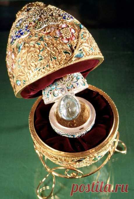 Surprise within surprise: Faberge egg from the Kremlin collection | Mavis Mills приколол(а) это к доске Eggs