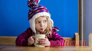 Диетолог Королёва рассказала о вреде кофе для маленьких детей. Диетолог Маргарита Королёва заявила, что минимальный возраст, с которого ребёнок может начинать пить кофе, — 12 лет. Читать далее