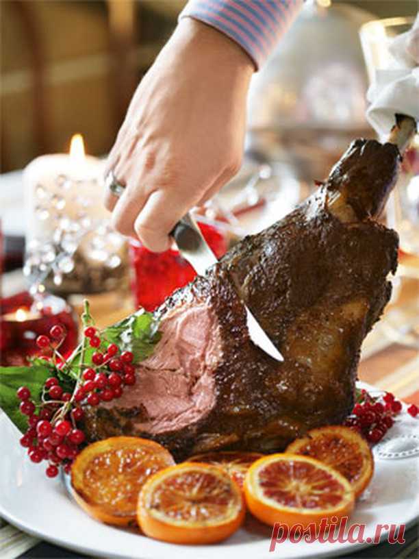 Let meat. Новогодний стол блюда. Мясо на новогодний стол. Мясные блюда на новогодний стол.
