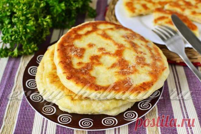 Сырные лепешки на кефире на сковороде с мясной начинкой.