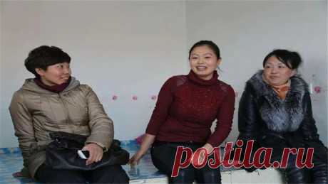 Молодая семья из Китая обнаружила крупную сумму денег в выброшенном на свалку кресле