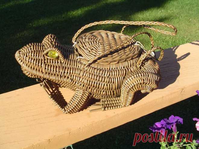 Vintage Frog Handbag Purse Woven Wicker? Marble Eyes