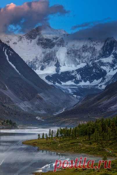 Закат над Белухой, Алтай. Автор фото – Валентина Кобзева: nat-geo.ru/community/user/51442/ Добрых снов.