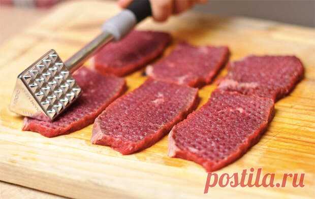6 способов сделать мясо мягким - Steak Lovers - 18 марта - Медиаплатформа МирТесен Премиальные отрубы вроде вырезки, толстого и тонкого края не нуждаются в особой обработке. Они обладают равномерным распределением жировых прослоек, если таковые имеются, и отличаются сочностью и мягкостью, за что и ценятся среди любителей хорошего мяса. В общей массе говяжьей туши на премиальные - 18 марта - 43382158425 - Медиаплатформа МирТесен