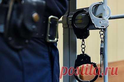 Вора в законе Пичугу приговорили к пожизненному лишению свободы. Верховный суд Коми приговорил к пожизненному лишению свободы вора в законе Юрия Пичугина, более известного в криминальных кругах как Пичуга. Ему назначили штраф в три миллиона рублей. Лидера созданного Пичугиным преступного сообщества Хадиса Азизова также приговорили к пожизненному лишению свободы.