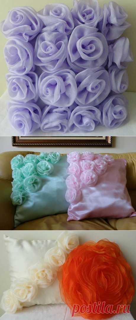 Украшение подушек цветами из лент
