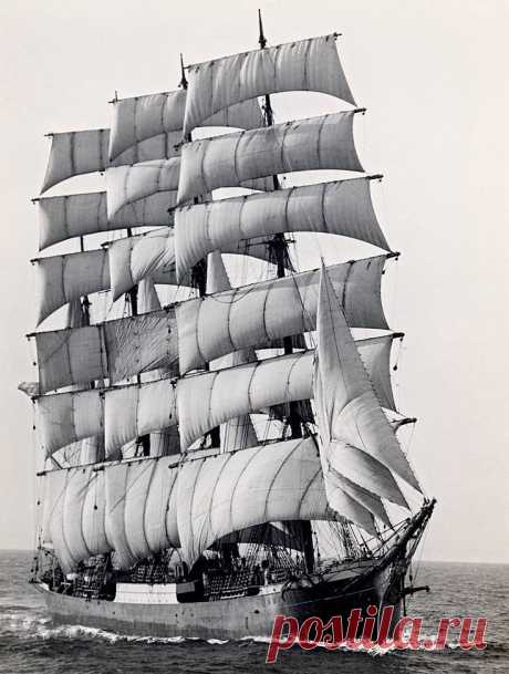 The last commercial sailing ship to round Cape Horn (in 1949) | Barbara Elizabeth приколол(а) это к доске Spectacular Day Sails