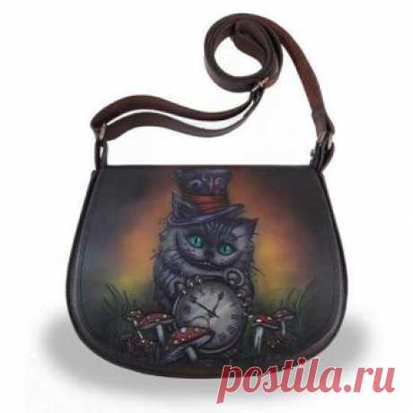 Handbag "Cheshire Cat" with a removable valve. size 21/27/6 centimeters You can also order a valve with any drawing you like. This small elegant womens bag is made of genuine leather and is decorated in a modern style. the size is 22cm / 25cm / 6cm.  Painting hand-painted and burning in the technique of pyrography.  The shoulder strap is made of genuine leather and is adjustable.  The main compartment is with a