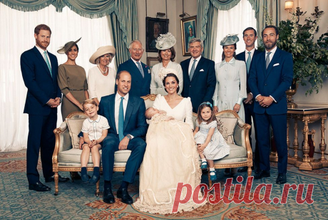 Помимо принца Луи, его брата принца Джорджа, сестры принцессы Шарлотты и родителей на фото можно увидеть принца Гарри и его супругу Меган, принца Чарльза и его супругу Камилу, а также семью Миддлтон - родителей Кейт, брата Джеймса и сестру Пиппу.