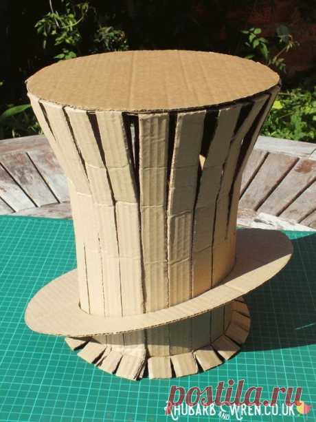 Make an amazing top hat just like Gene Wilder's in the movie 'Willy Wonka and the Chocolate Factory'! All you need is a bit of cardboard, felt and glue. Our detailed tutorial is full of pictures…